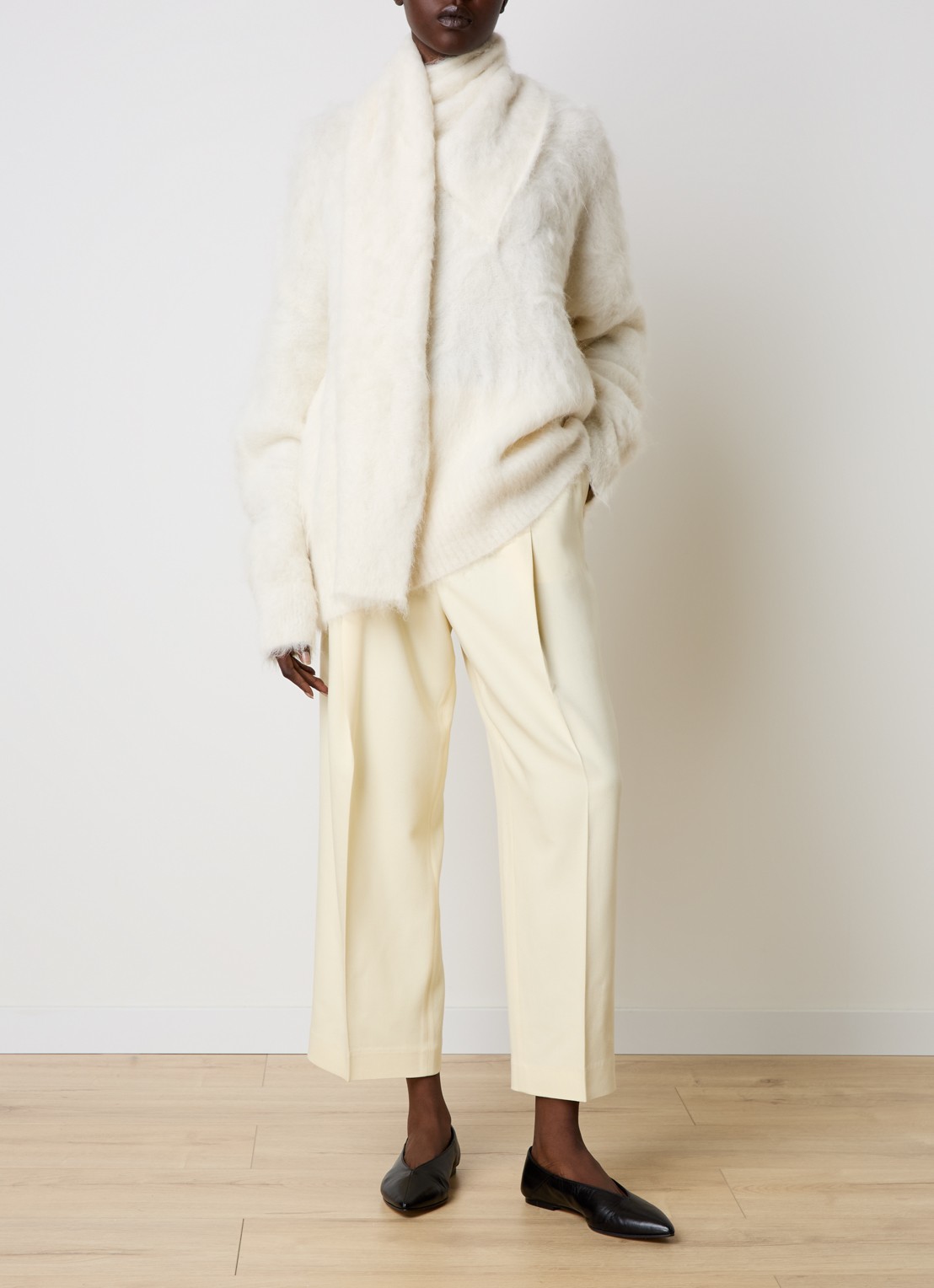 TOTEME High waist straight fit cropped pantalon in scheerwolblend met steekzakken - voorkant 5 lichtgeel