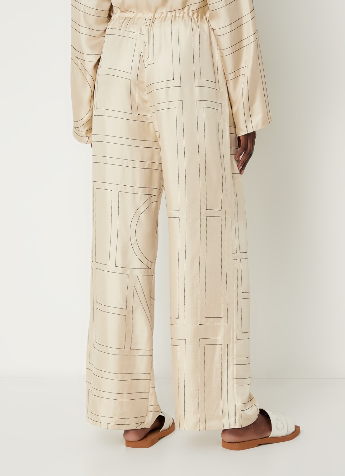TOTEME High waist straight fit cropped pantalon van zijde met grafische print - achterkant 3 creme