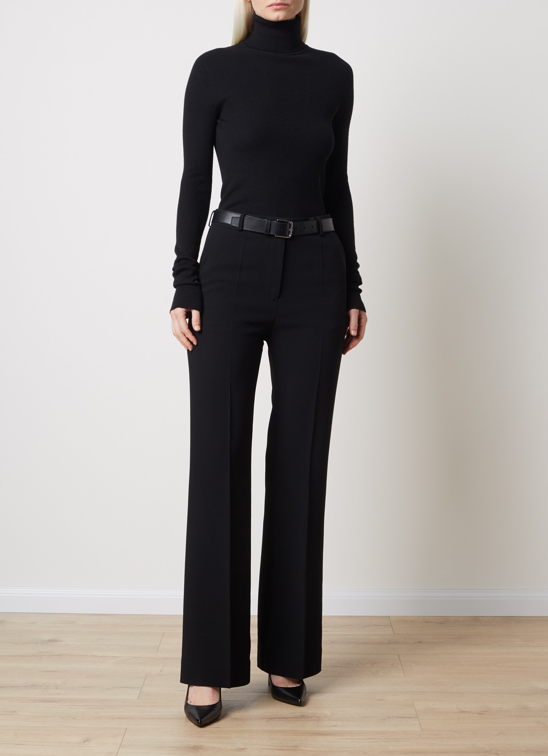 TOTEME High waist straight fit pantalon in wolblend met persplooi - voorkant 5 zwart