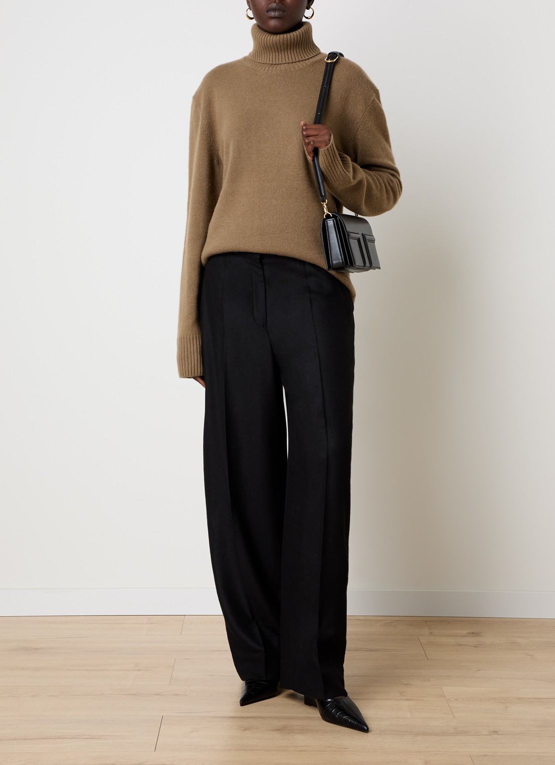 TOTEME High waist wide fit pantalon van wol met steekzakken - voorkant 3 zwart