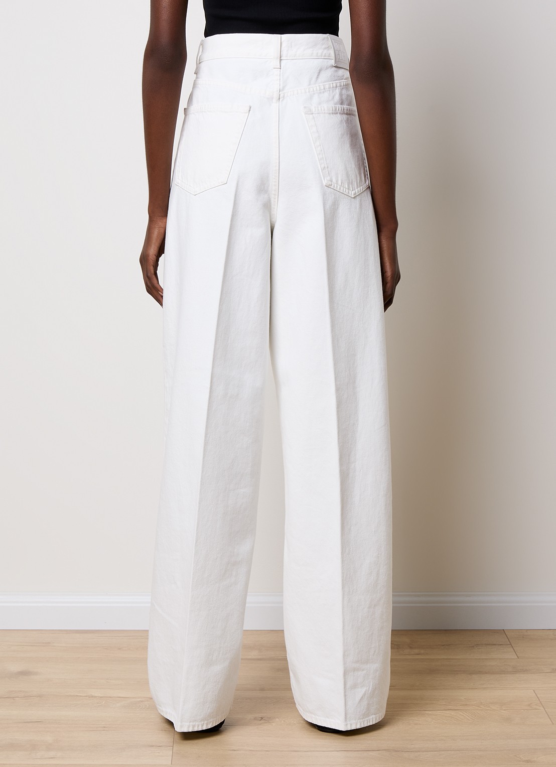 TOTEME High waist wide leg jeans met steekzakken - achterkant 5 gebroken wit