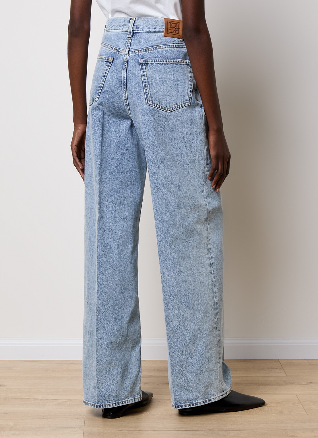 TOTEME High waist wide leg jeans met steekzakken - achterkant 4 indigo