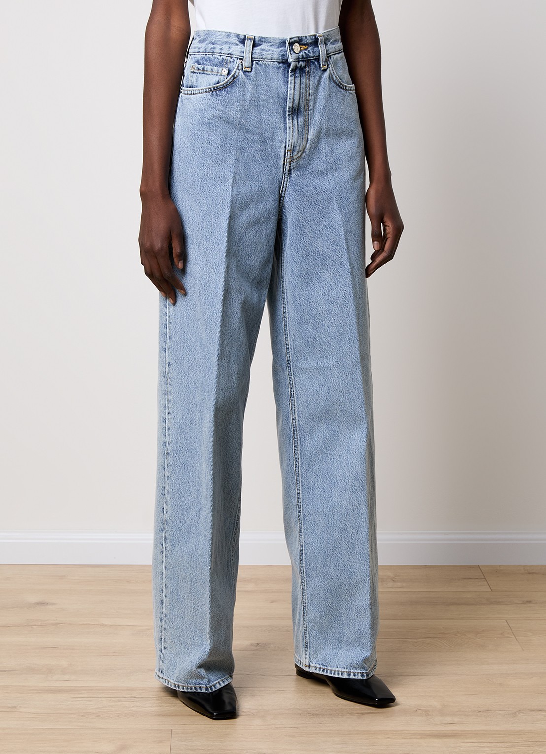 TOTEME High waist wide leg jeans met steekzakken - detail indigo