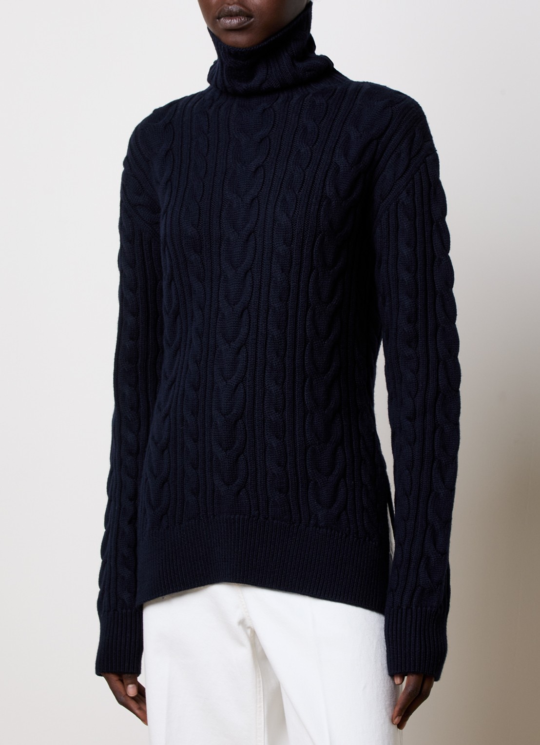 TOTEME Kabelgebreide trui in wolblend met col - detail donkerblauw