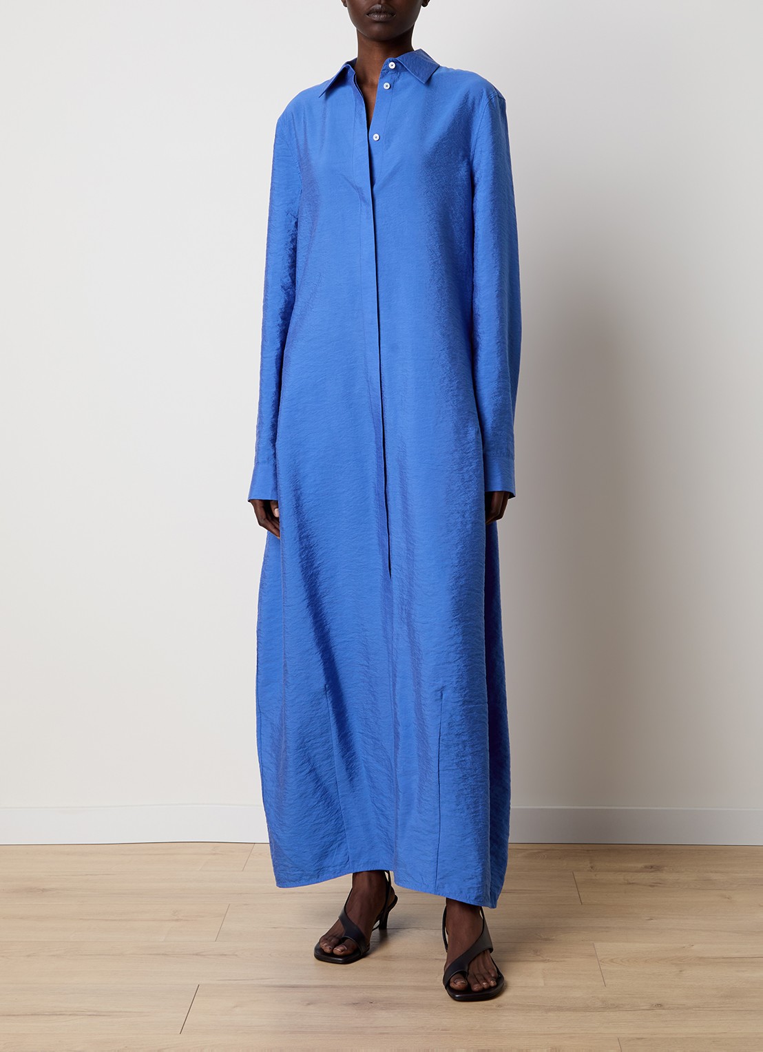 TOTEME Maxi blousejurk in zijdeblend met steekzakken - detail 3 kobaltblauw