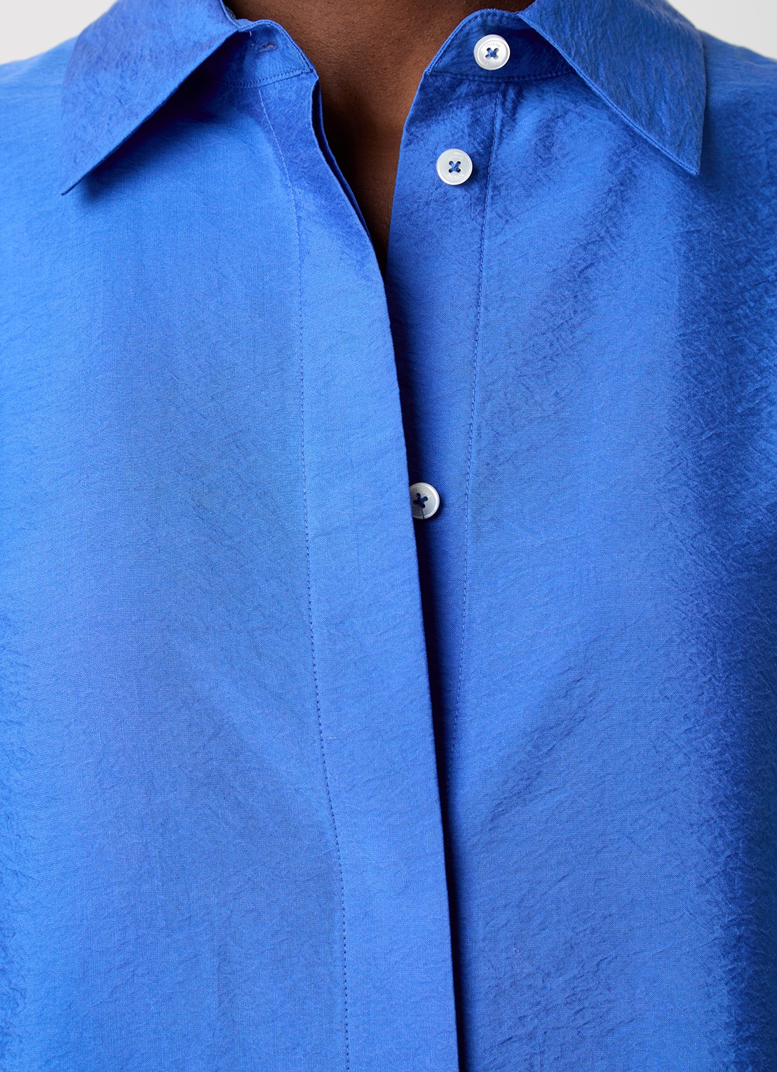 TOTEME Maxi blousejurk in zijdeblend met steekzakken - detail 4 kobaltblauw