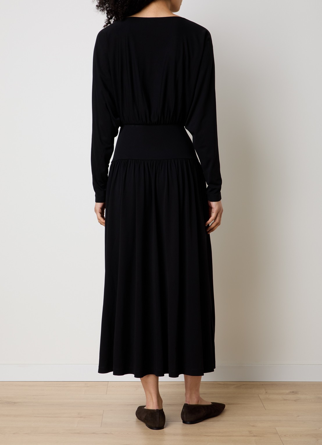 TOTEME Maxi jurk met boothals - achterkant zwart