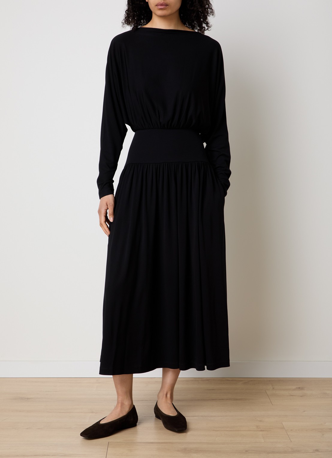 TOTEME Maxi jurk met boothals - detail 4 zwart