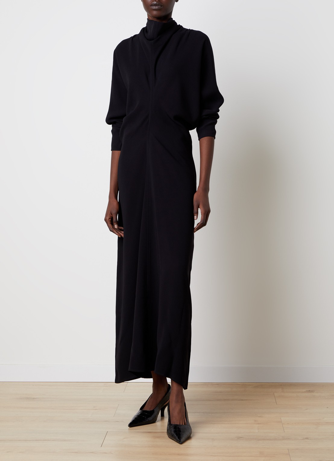 TOTEME Maxi tuniekjurk met sjaalkraag - detail zwart