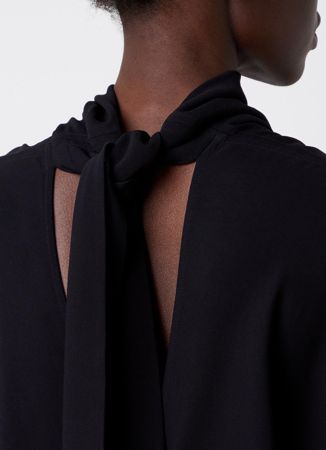 TOTEME Maxi tuniekjurk met sjaalkraag - detail 2 zwart