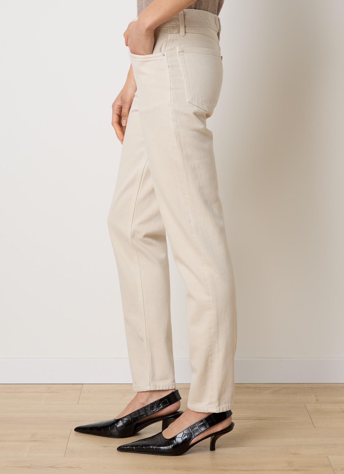 TOTEME Mid waist slim fit jeans van  katoen - detail 3 creme