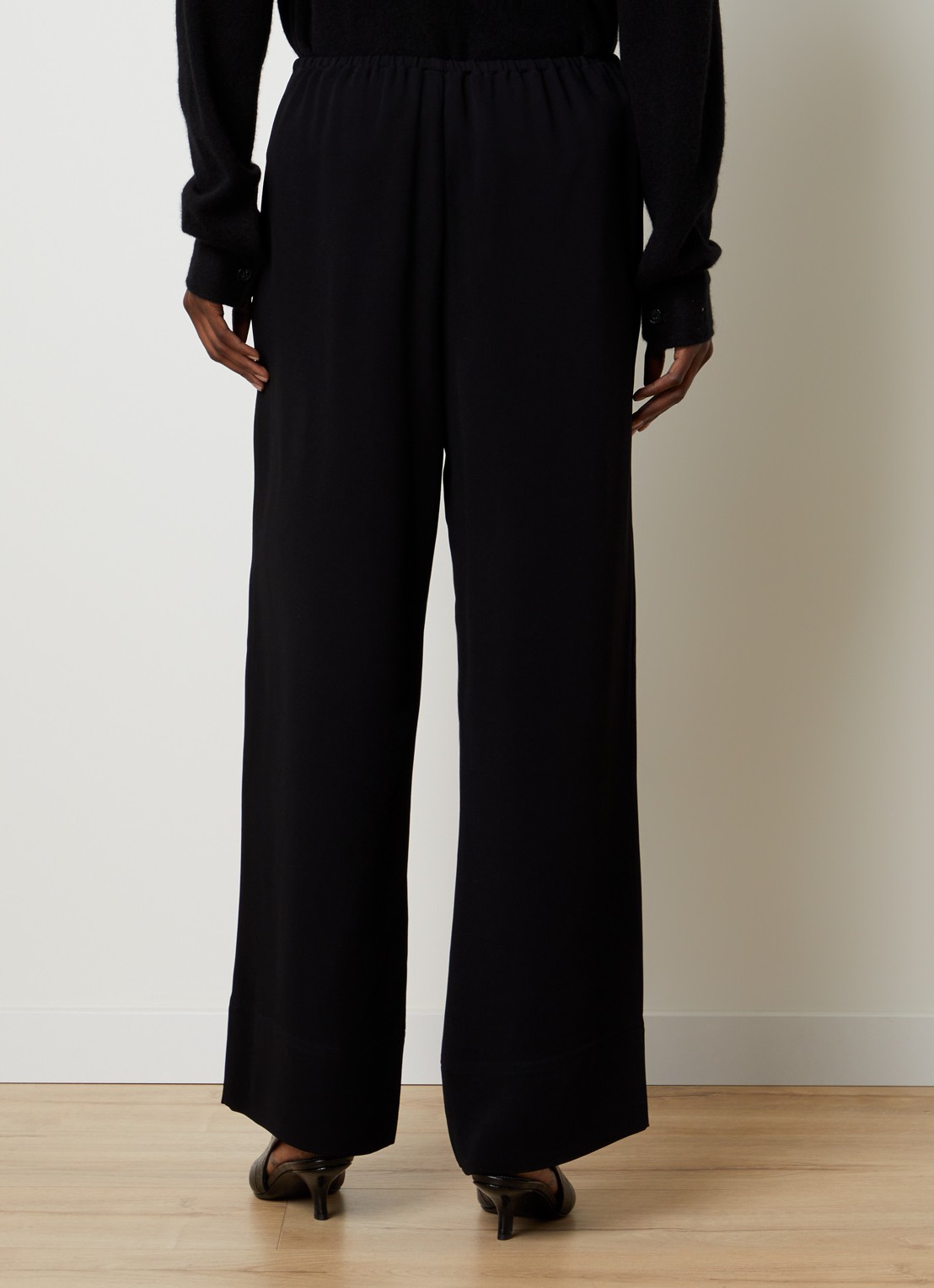 TOTEME Mid waist straight fit loungebroek met steekzakken - achterkant zwart