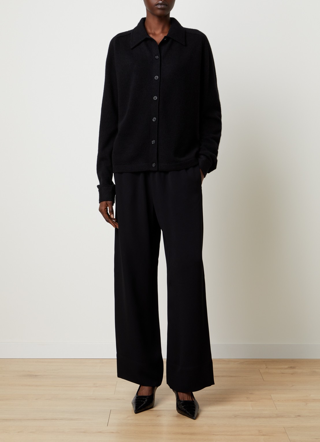 TOTEME Mid waist straight fit loungebroek met steekzakken - voorkant 5 zwart