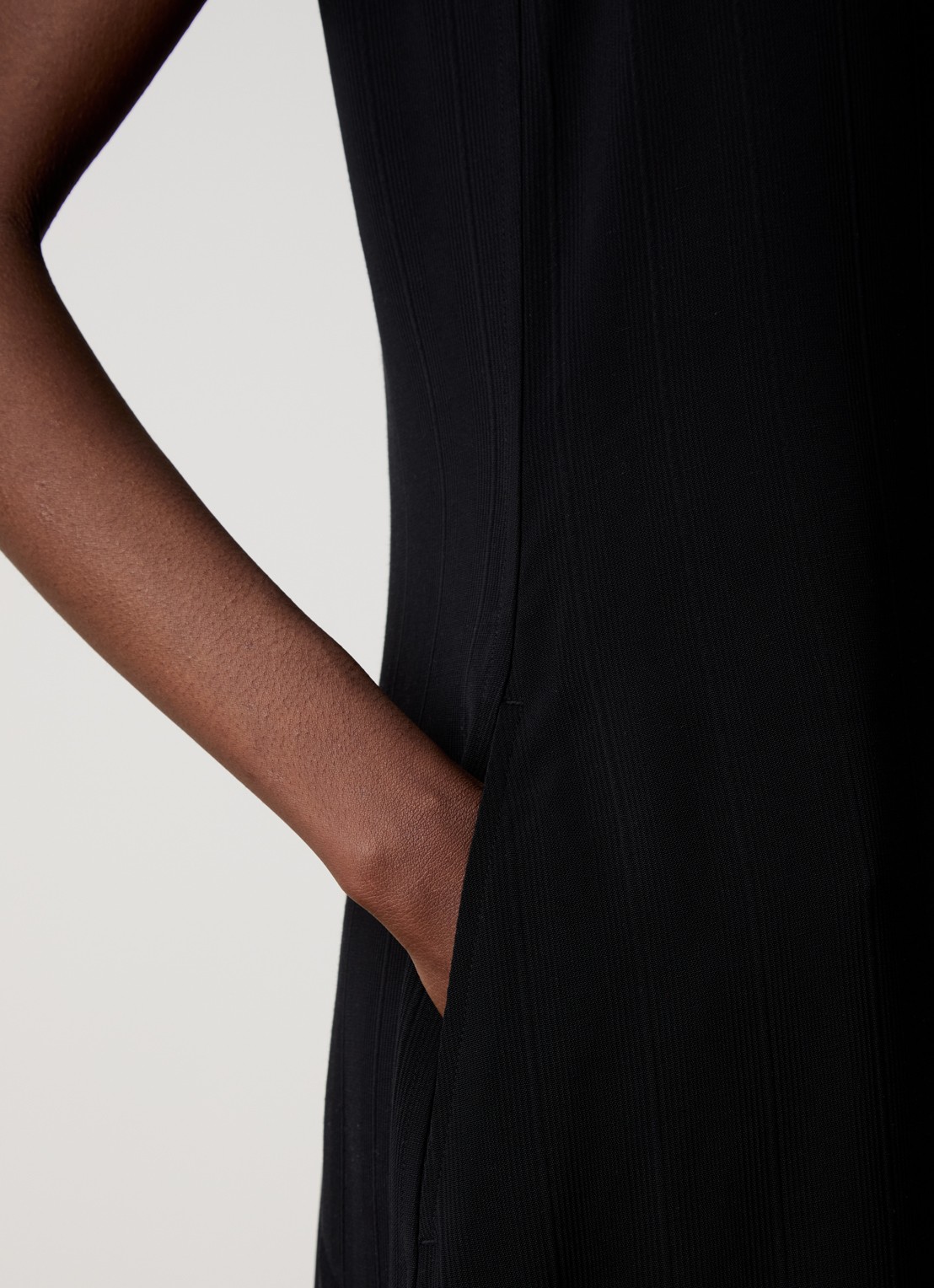 TOTEME Midi jurk met steekzakken - detail 3 zwart