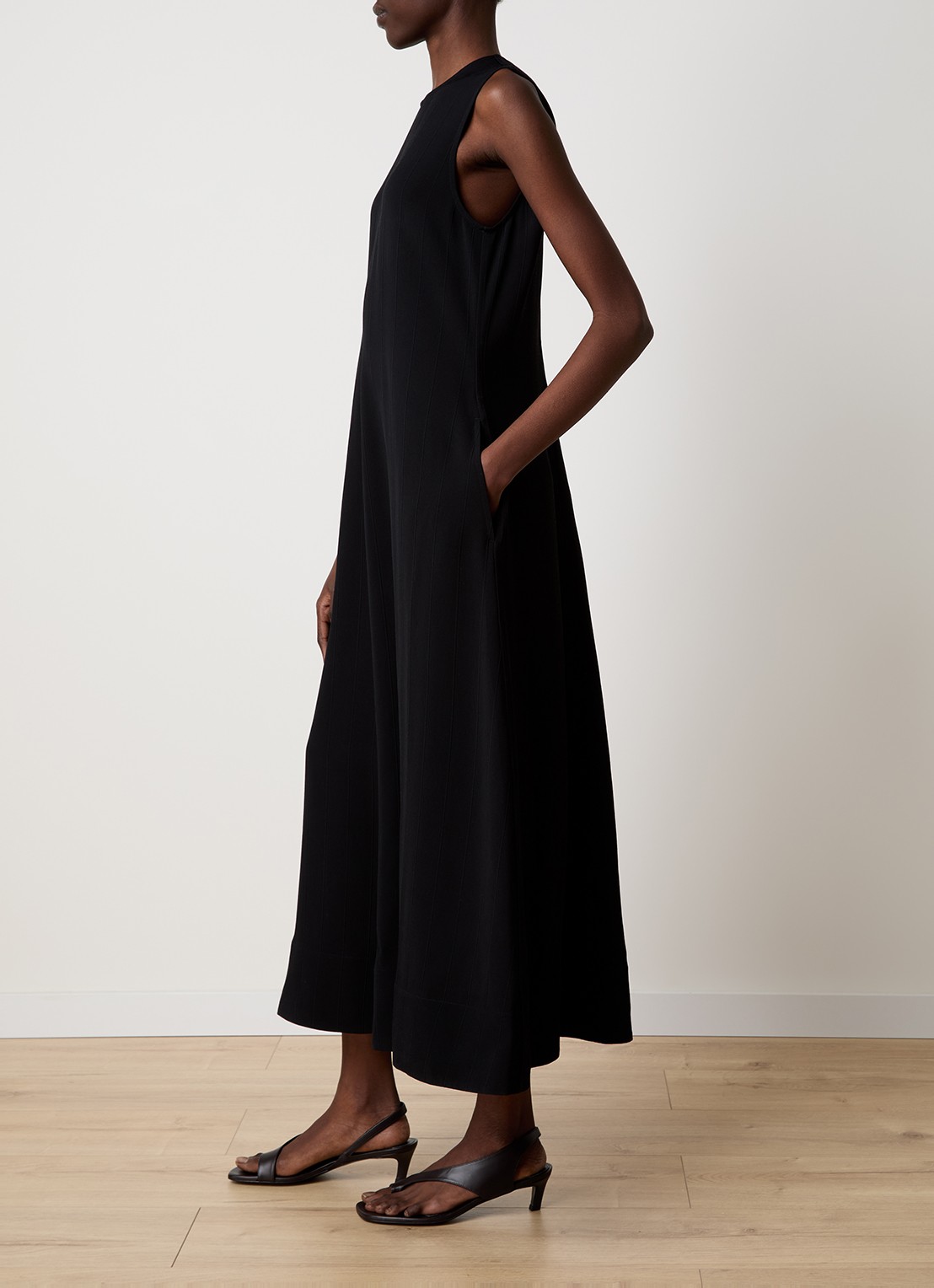TOTEME Midi jurk met steekzakken - voorkant 5 zwart