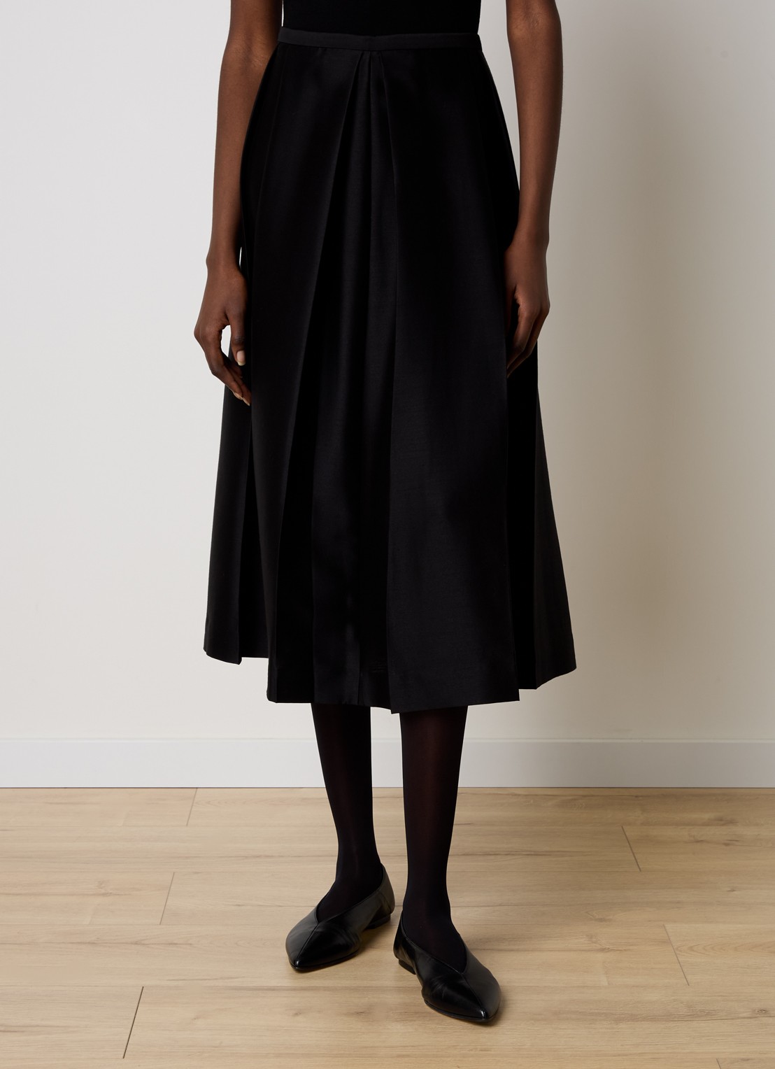 TOTEME Midi rok in zijdeblend met plooidetail - detail zwart