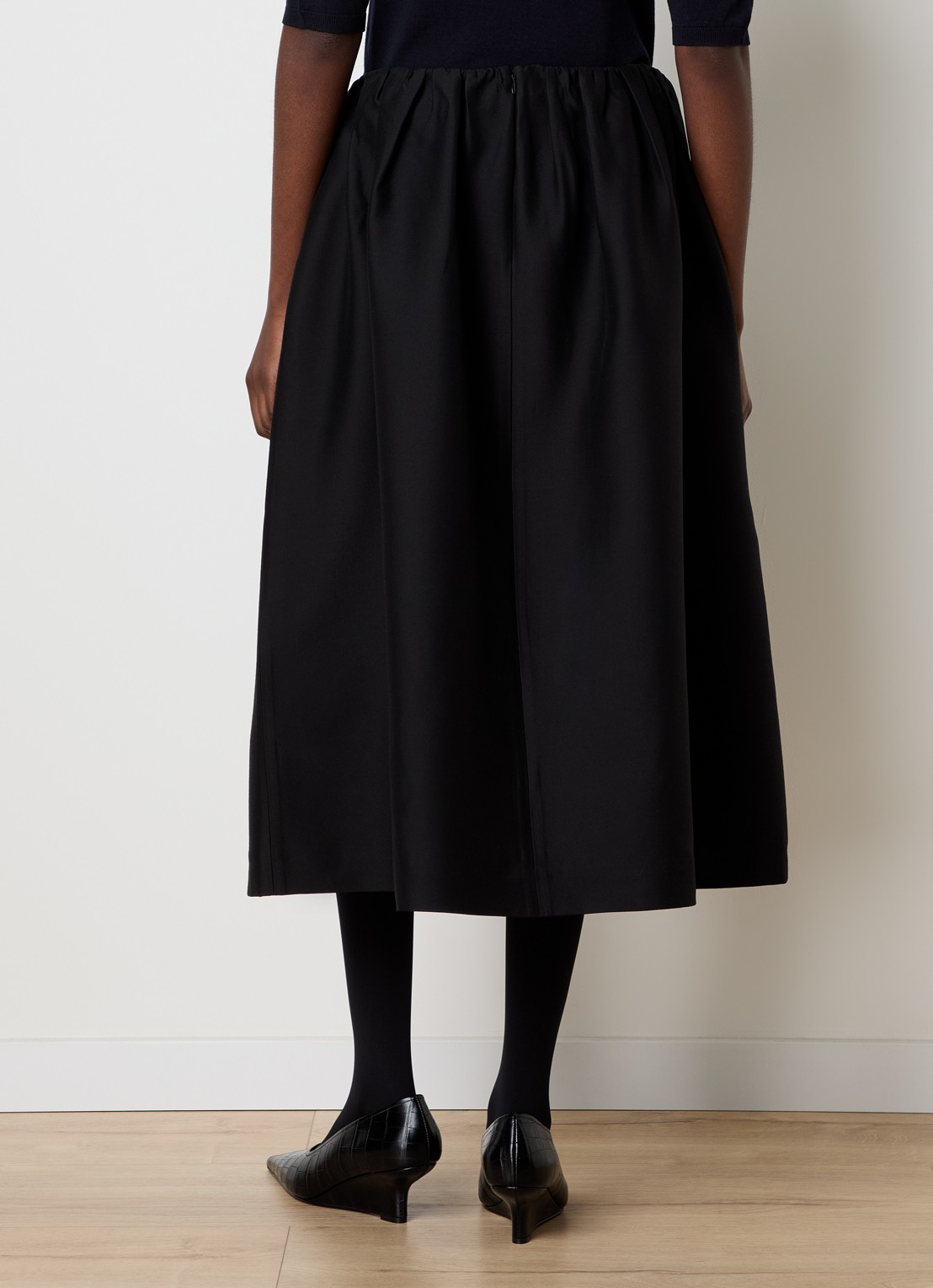 TOTEME Midi rok in zijdeblend met steekzakken - achterkant 3 zwart
