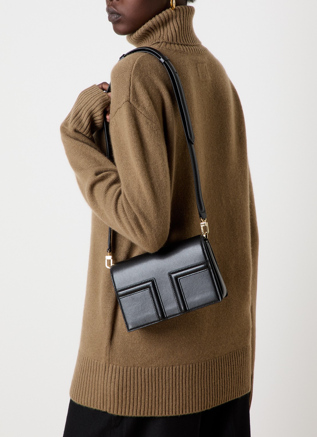 TOTEME Mini T-flap handtas van leer - voorkant 7 zwart
