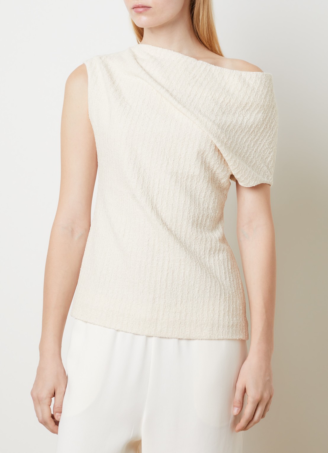 TOTEME One shoulder top met structuur - detail 4 gebroken wit