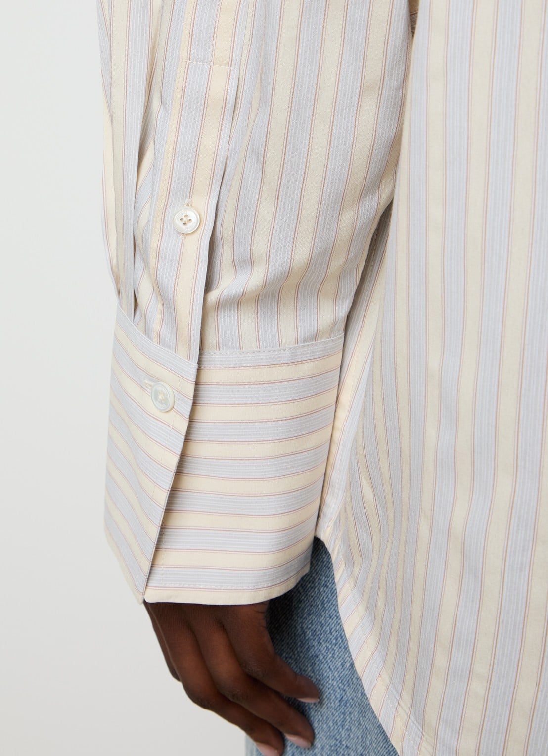 TOTEME Oversized blouse in zijdeblend met streepprint - detail 5 lichtgeel