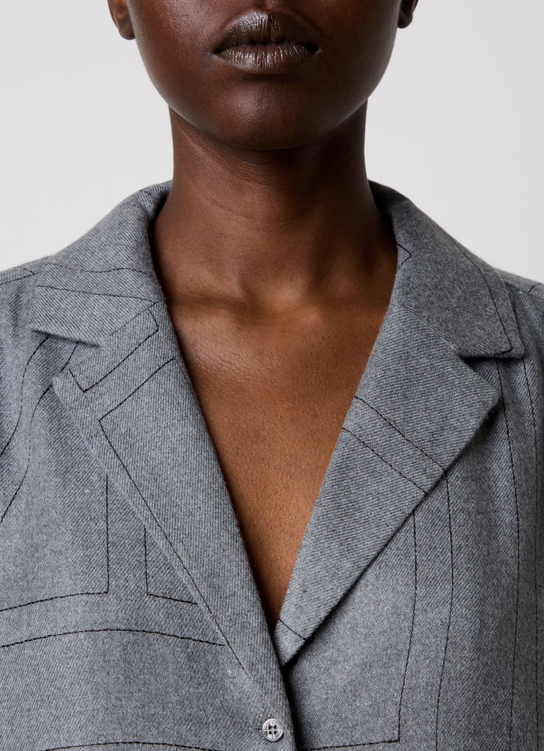 TOTEME Oversized blouse met logoborduring - detail 5 grijs