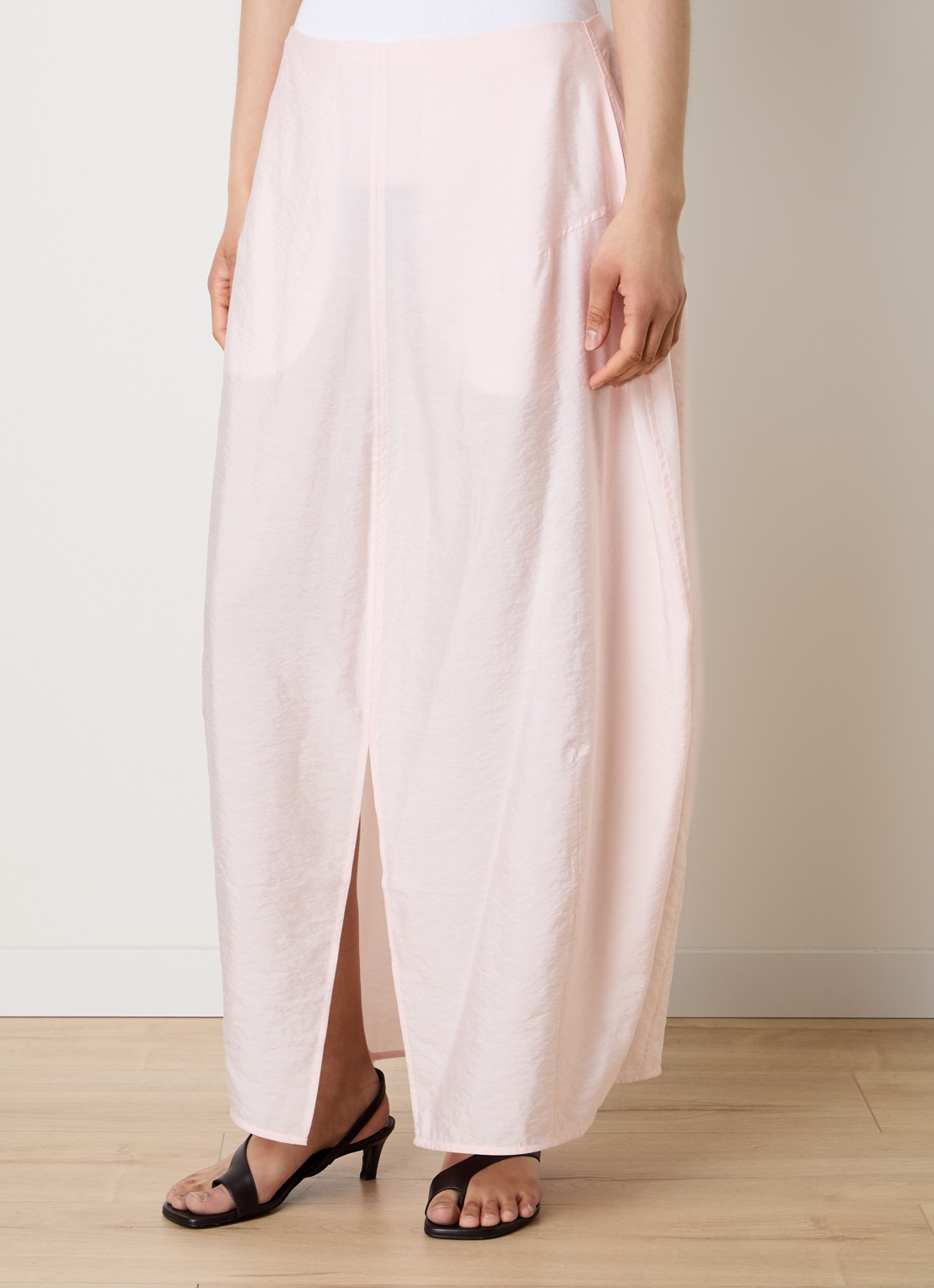 TOTEME Parachute maxi rok van zijde met split - detail 2 lichtroze