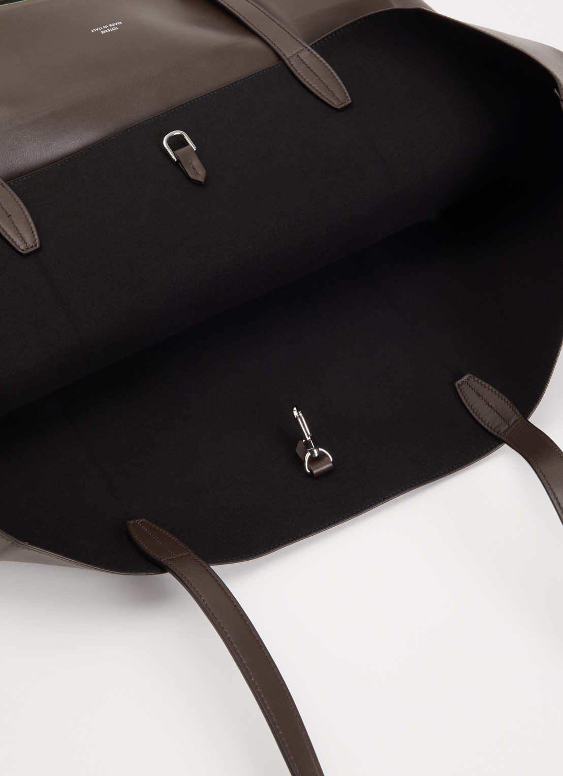 TOTEME Roam shopper van leer - detail donkerbruin