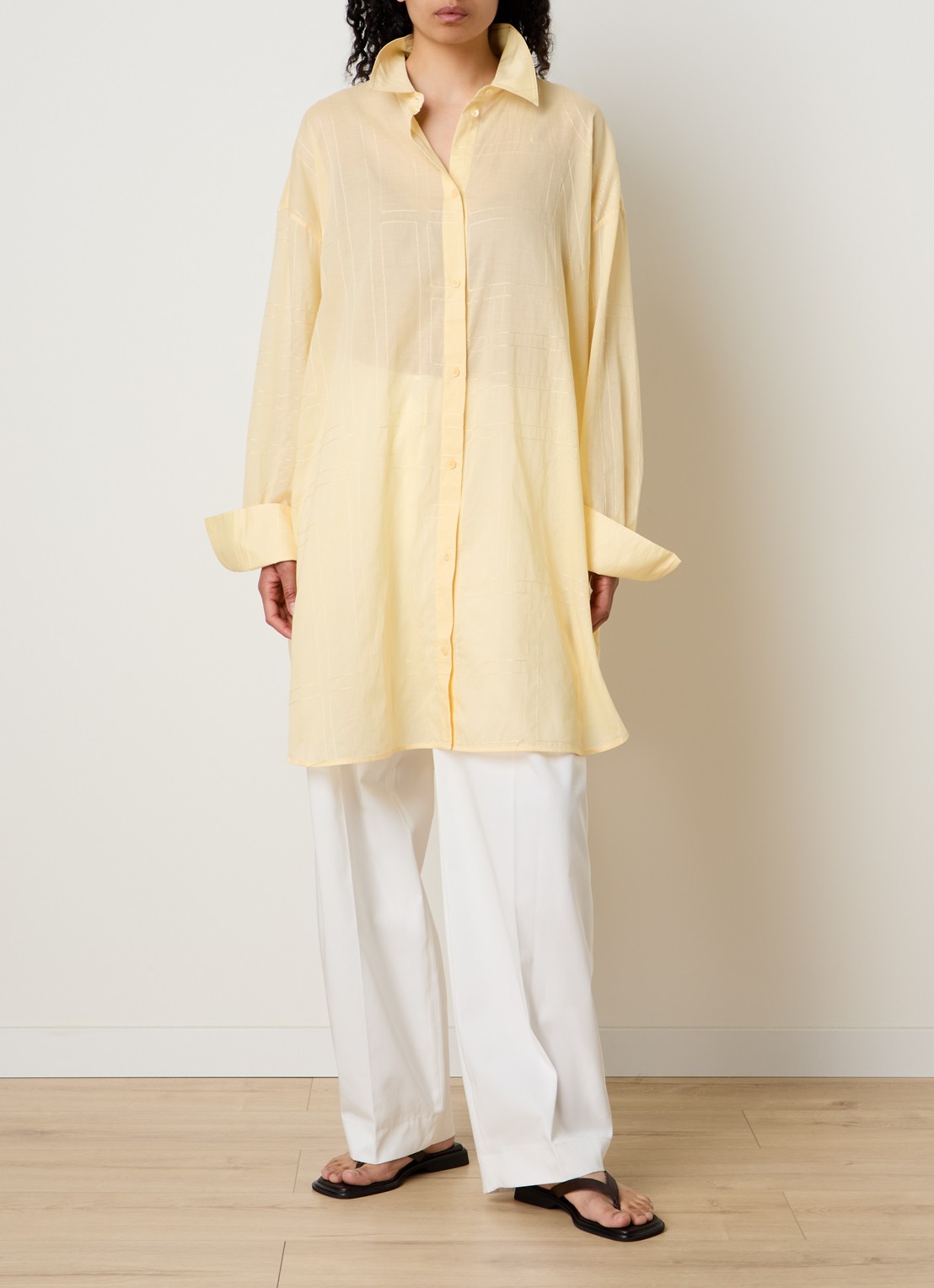 TOTEME Semi-transparante longline blouse  - voorkant 5 lichtgeel