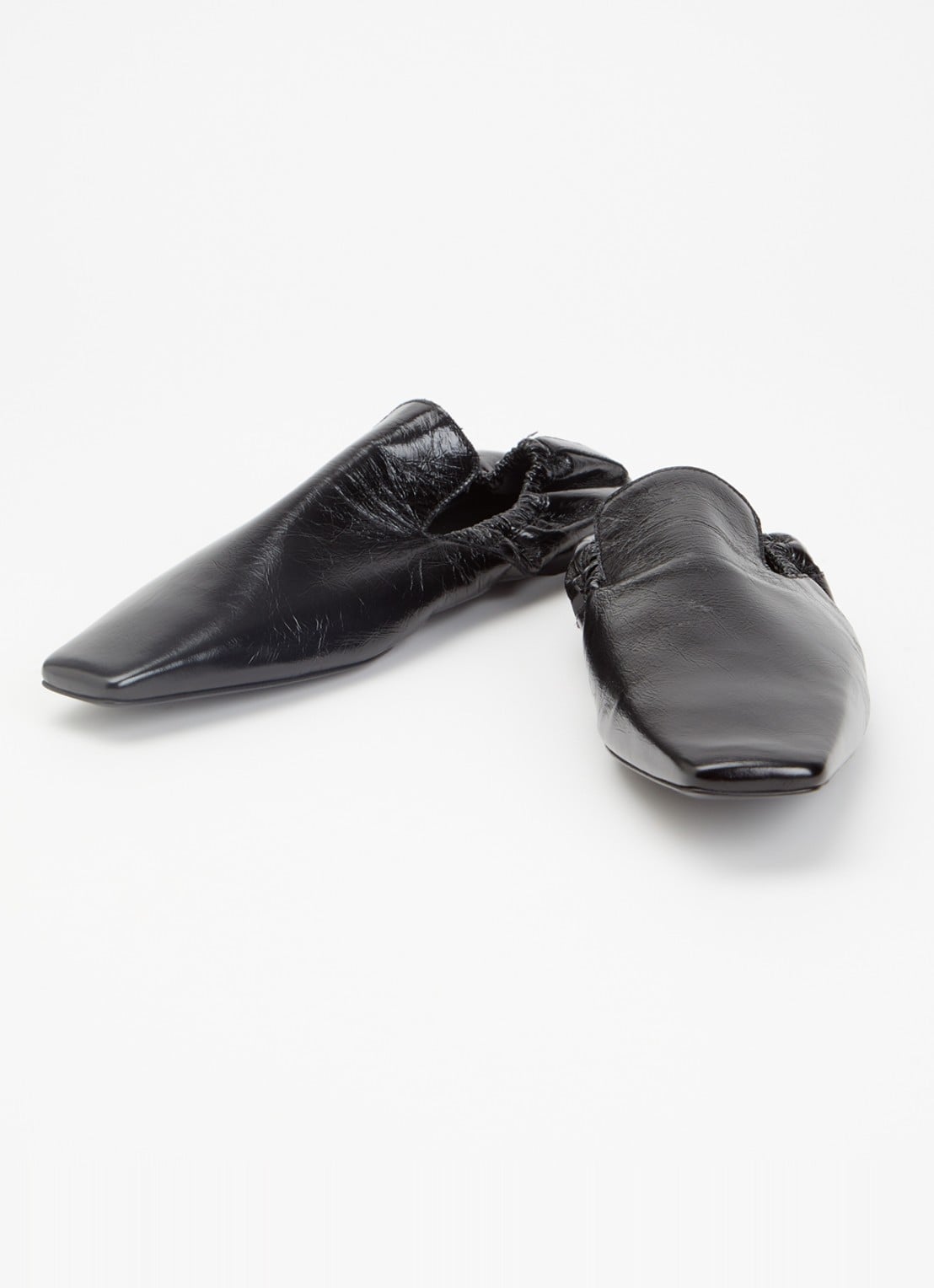 TOTEME Slip-on van lakleer - detail 3 zwart