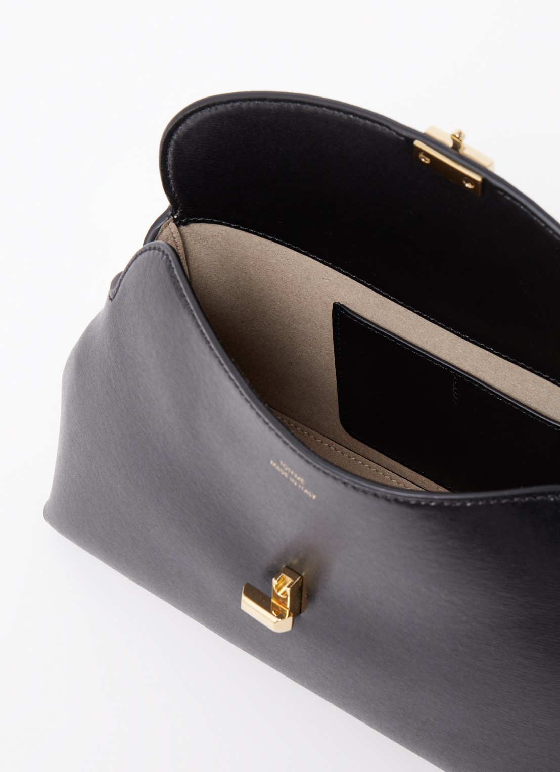 TOTEME T-Lock clutch van leer - detail 2 zwart