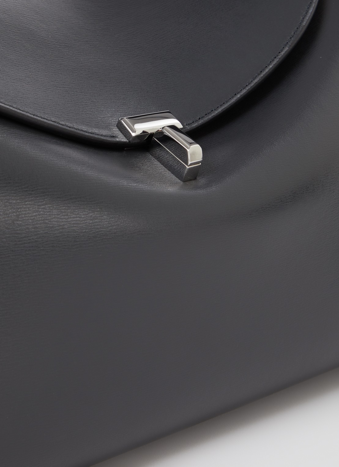 TOTEME T-Lock handtas van leer met afneembare schouderriem  - detail 6 donkergrijs