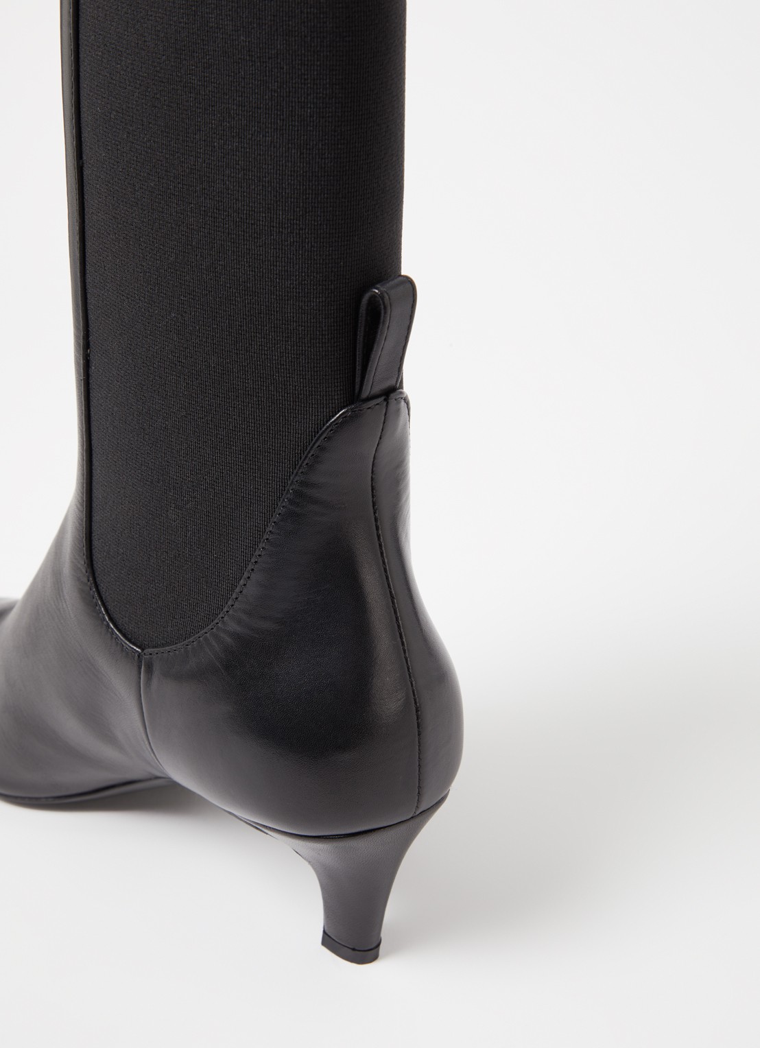 TOTEME The Mid Heel enkellaarsje van leer - detail 6 zwart