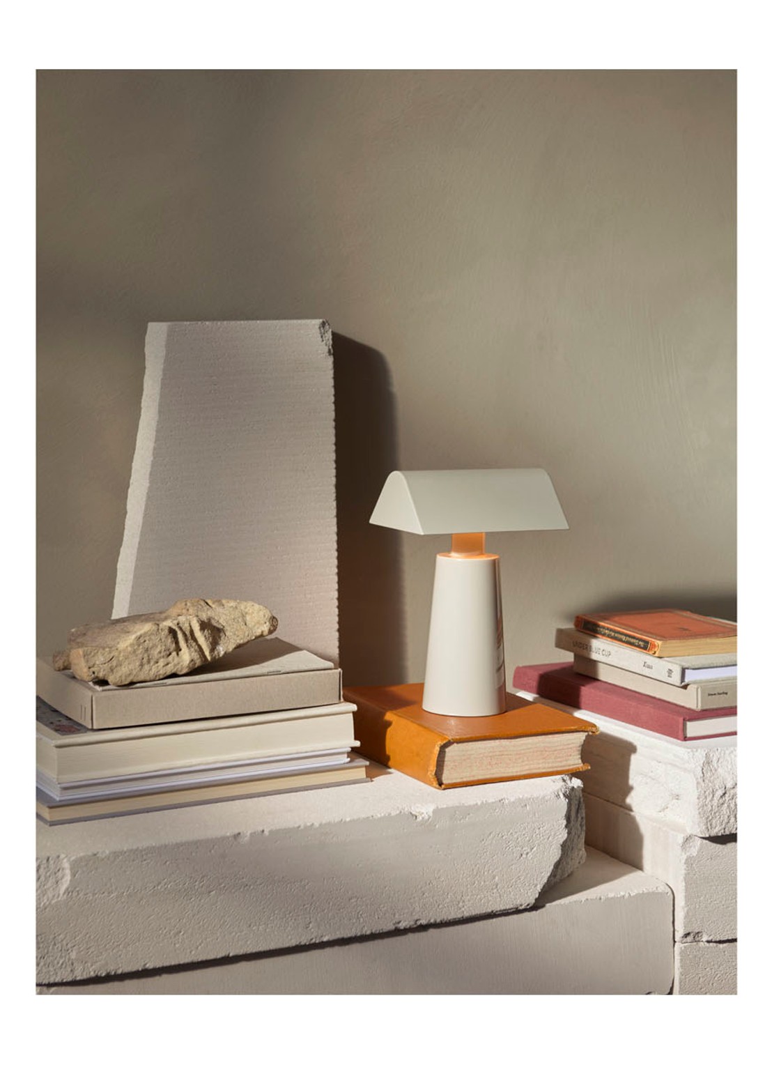 &Tradition Caret MF1 tafellamp 22 x 15 x 10 cm - detail 3 lichtgrijs