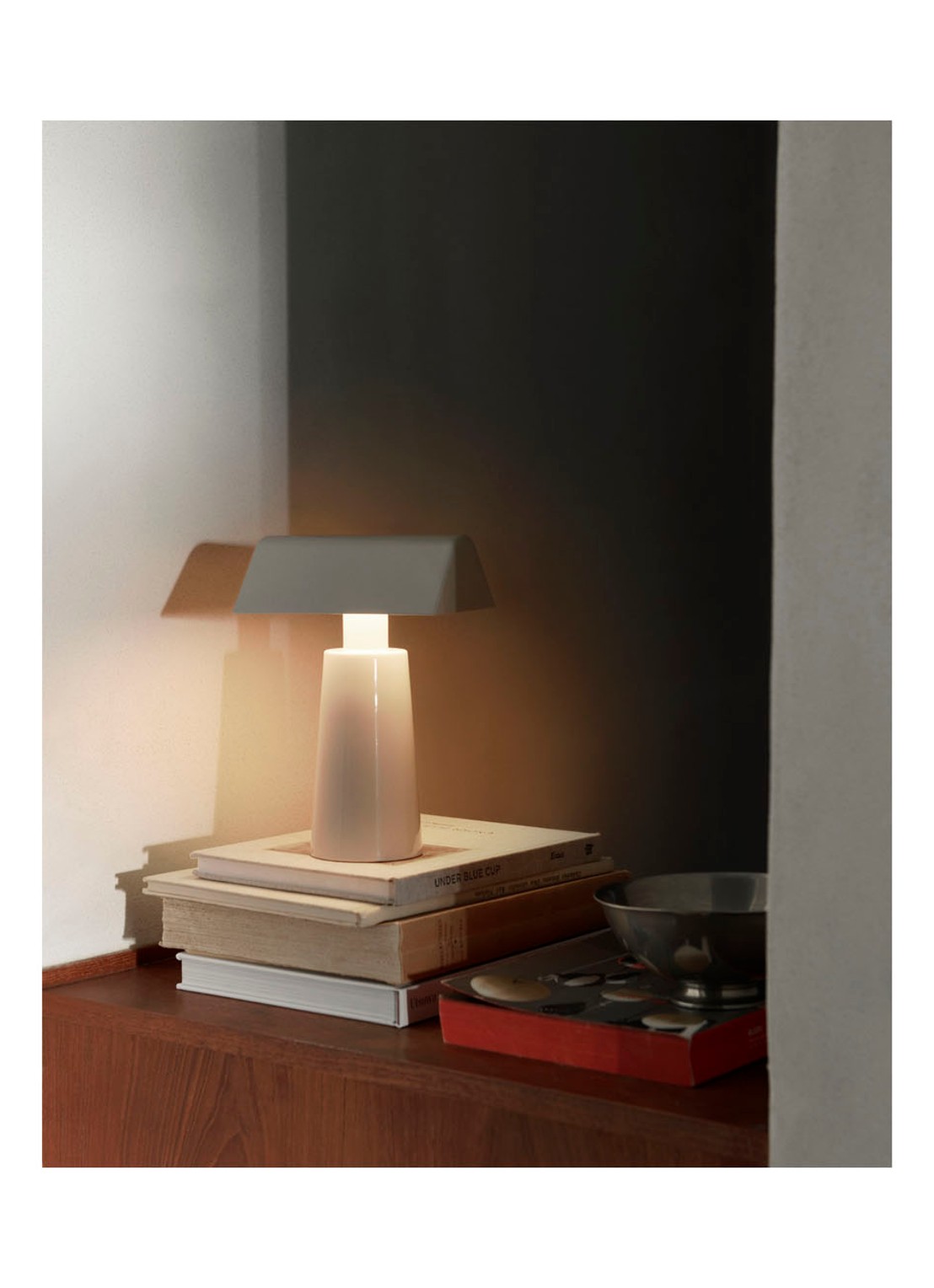 &Tradition Caret MF1 tafellamp 22 x 15 x 10 cm - voorkant 2 lichtgrijs