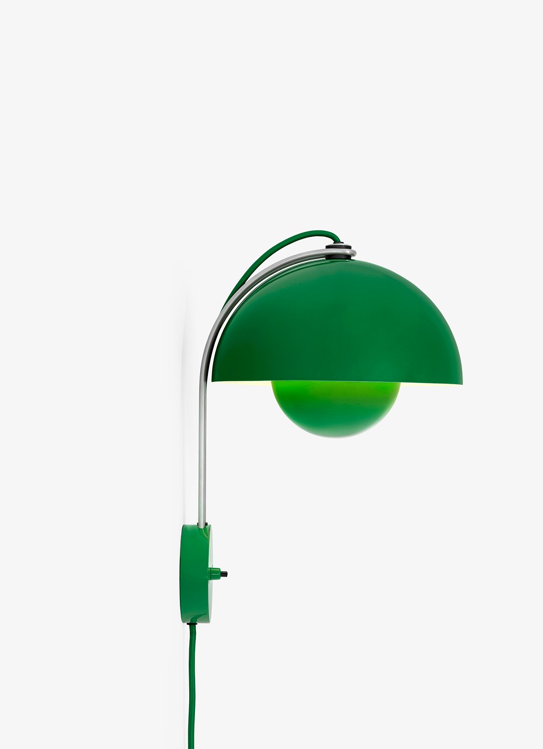 &Tradition Flowerpot VP8 wandlamp 36 cm - voorkant groen