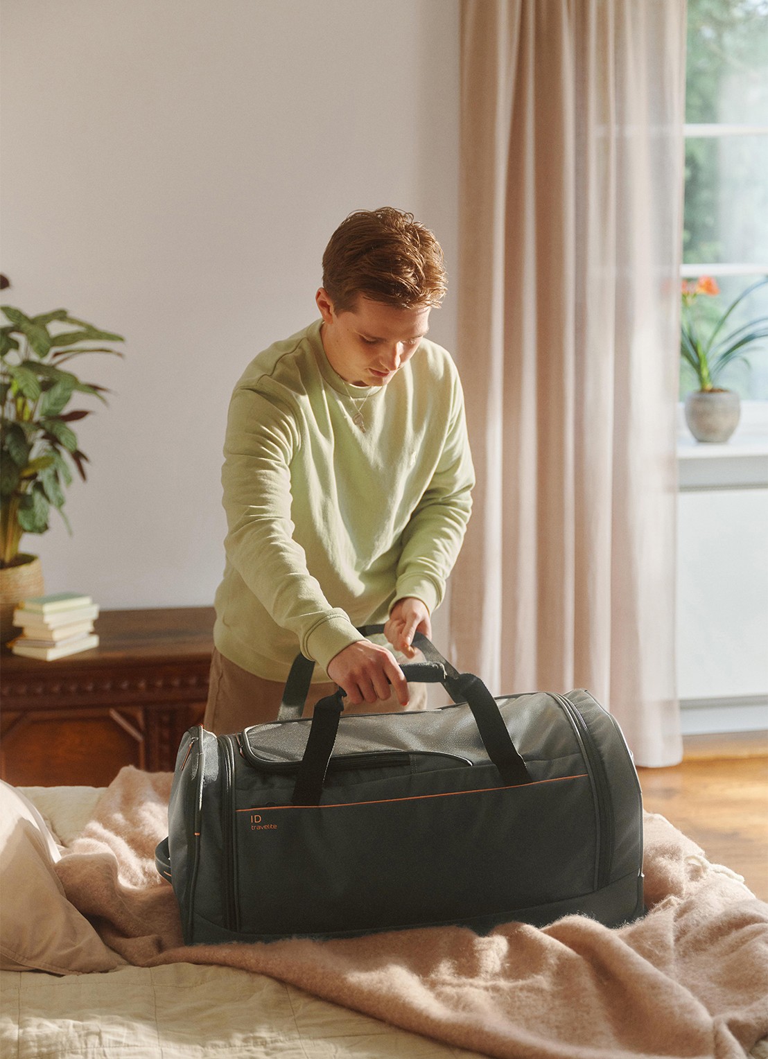 Travelite Crosslite L weekendtas 79 cm - voorkant 4 olijfgroen