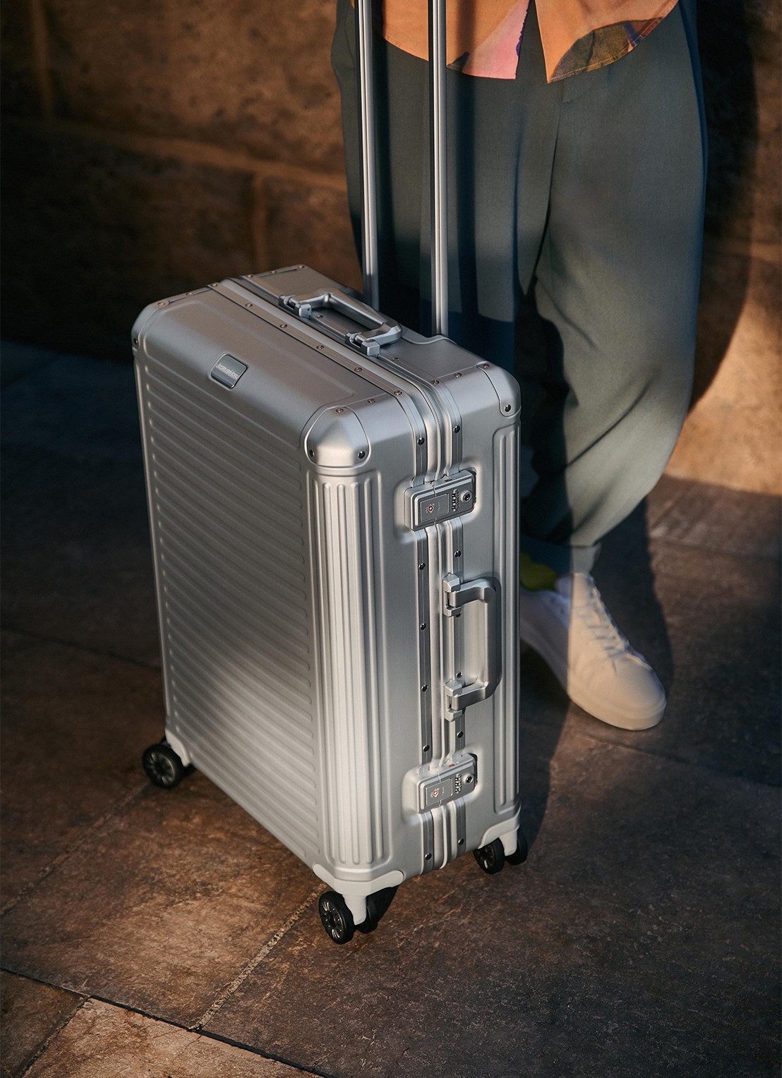 Travelite Next S spinner 55 cm - voorkant 6 zilver