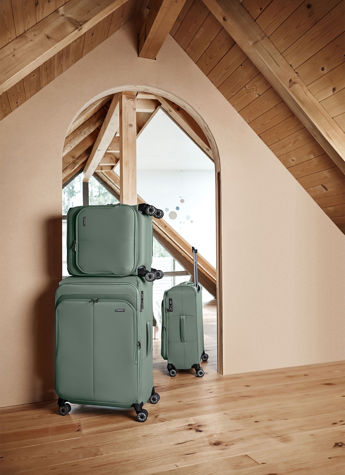 Travelite Priima L vergrootbare spinner 79 cm - voorkant 2 olijfgroen