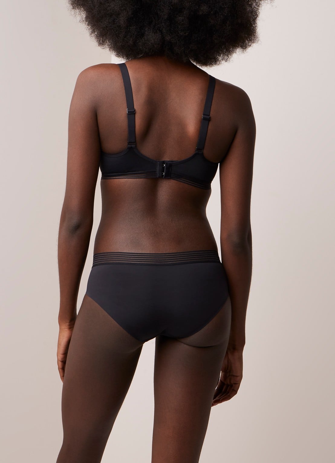 Triumph Infinite minimizer beugel bh met opengewerkte details - achterkant 2 antraciet