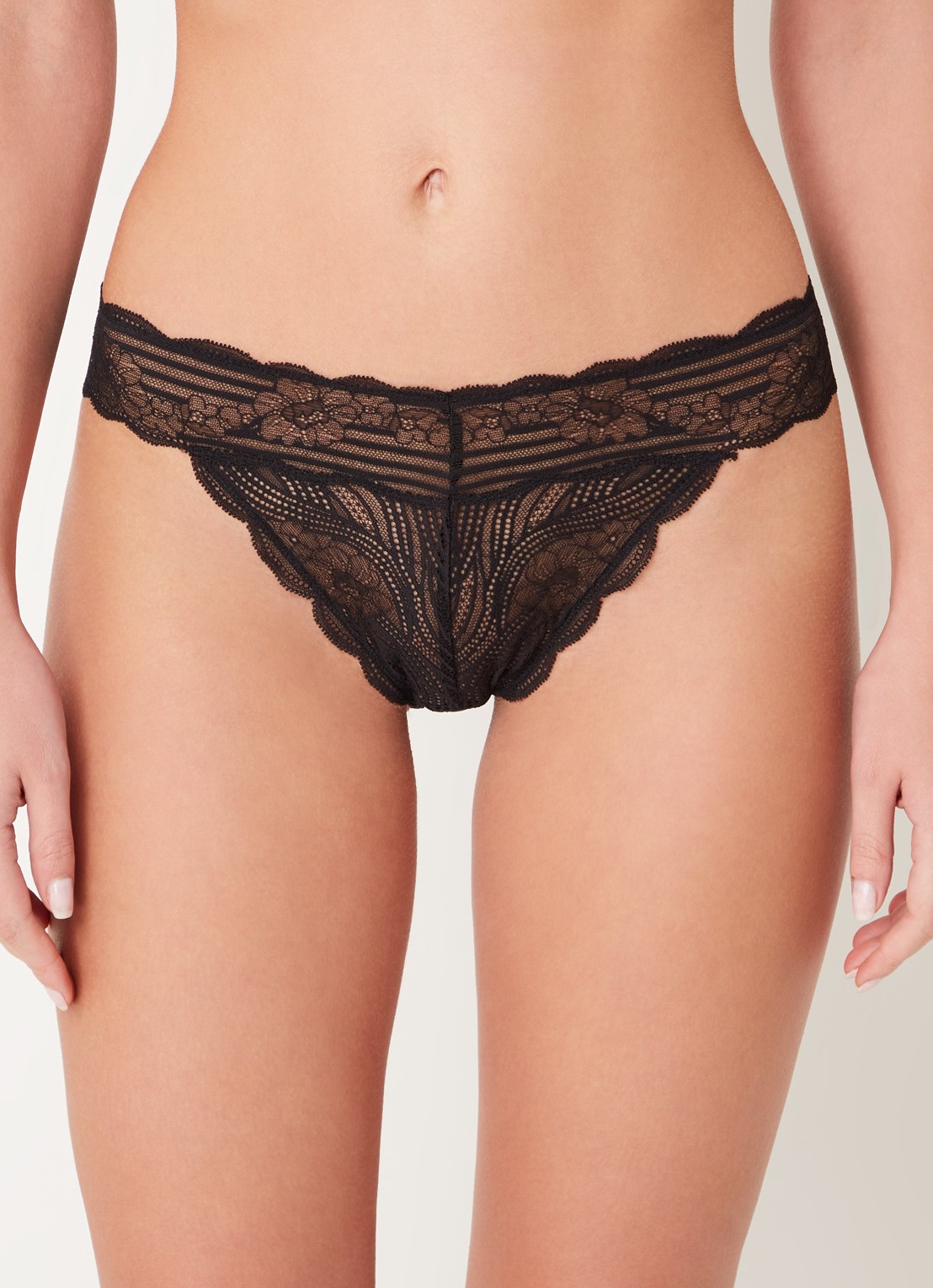 Triumph Lift Smart tanga van kant - detail zwart