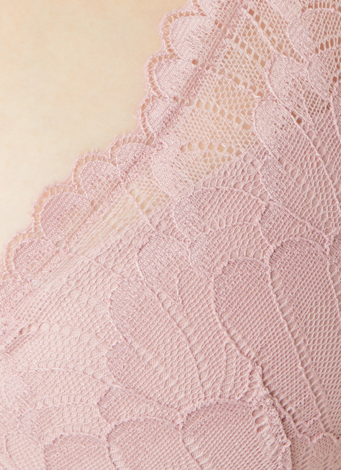 Triumph Love in Lace bralette met kant details - detail 4 lichtroze