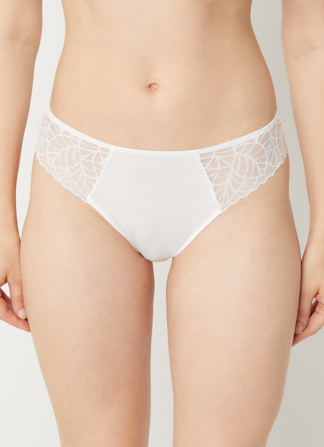 Triumph Pretty Modal high waisted hipster van kant met lurex - voorkant 4 wit