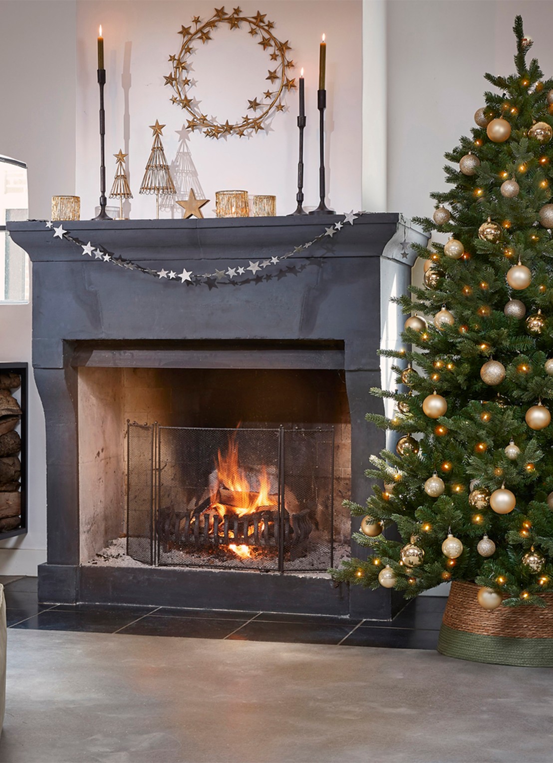 Triumph Tree Sherwood kunstkerstboom met LED verlichting 185 cm - voorkant 2 donkergroen
