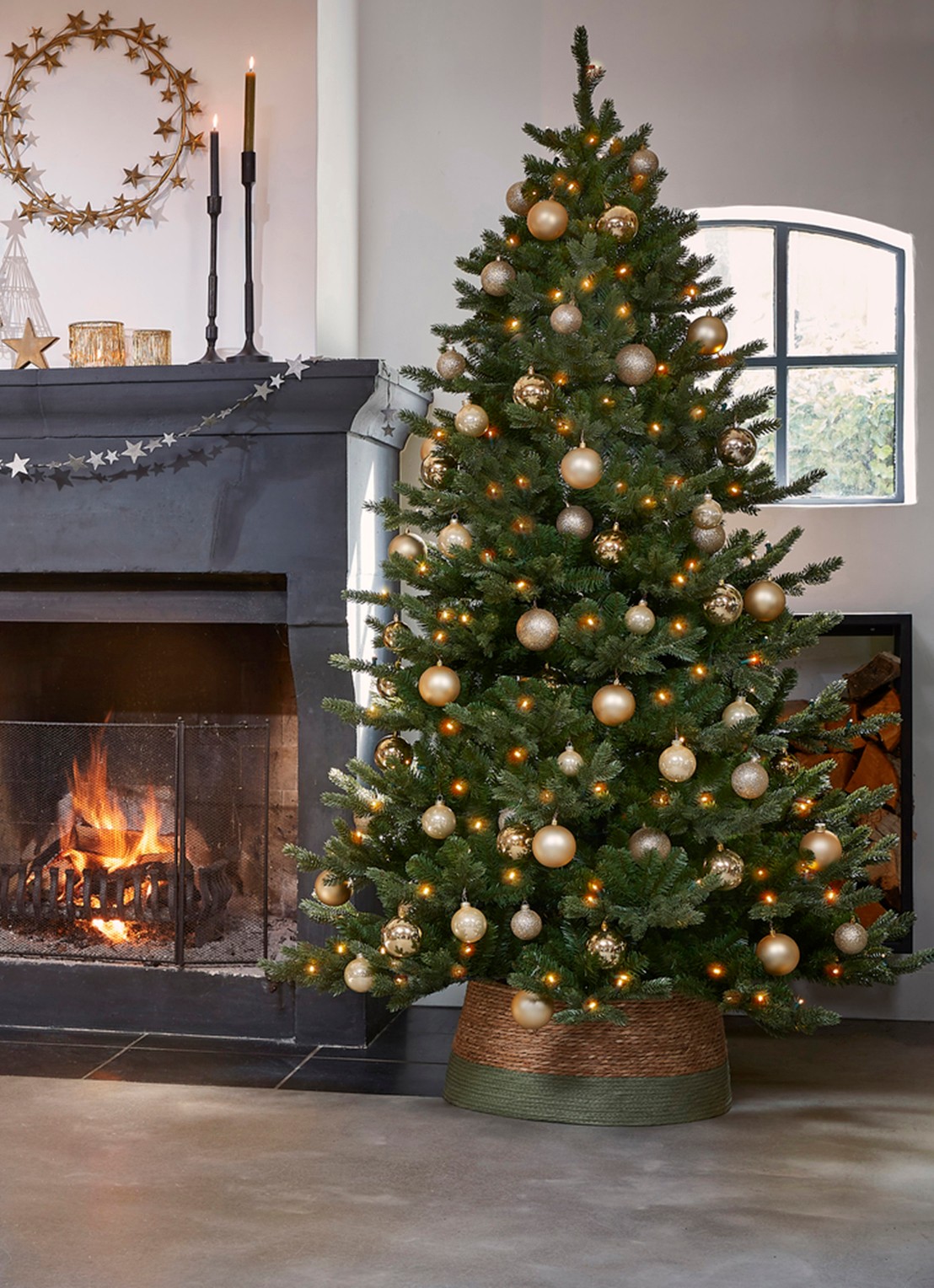 Triumph Tree Sherwood kunstkerstboom met LED verlichting 215 cm - voorkant 3 groen