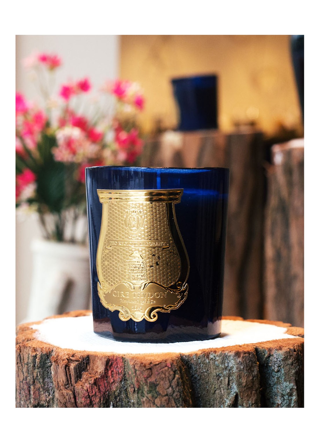 Trudon Ourika geurkaars 270 gram - voorkant 3 royalblauw