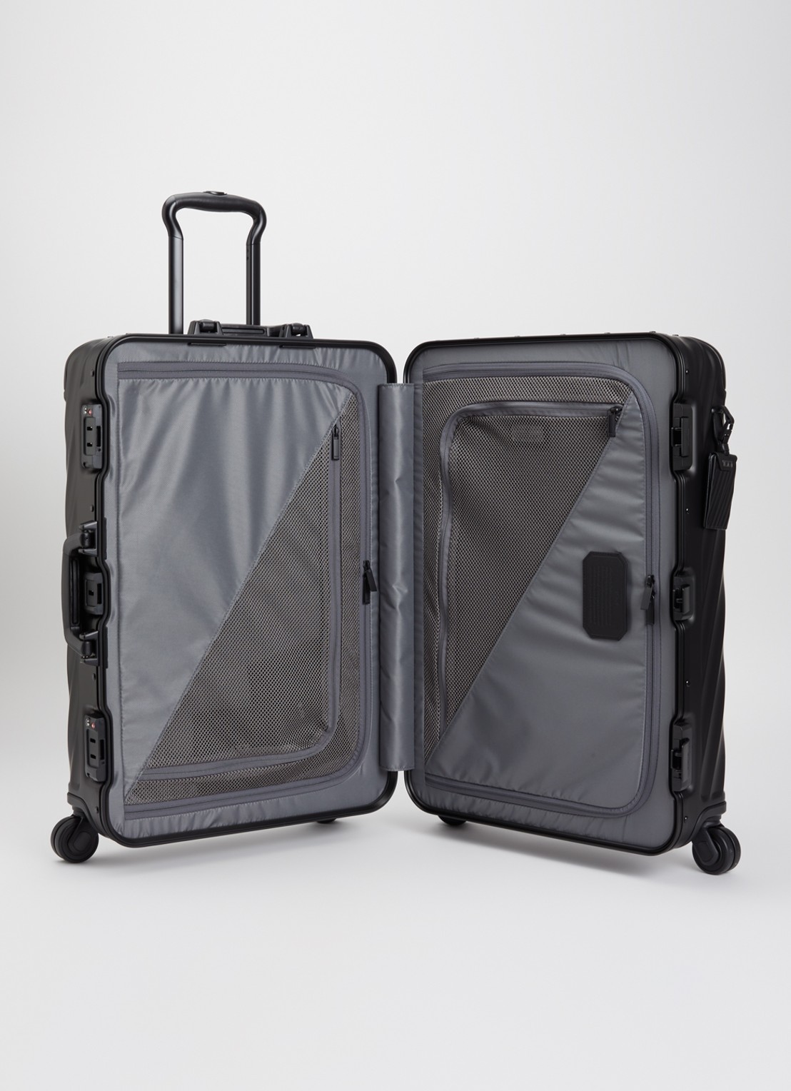 TUMI 19 Degree Aluminium Short Trip spinner 66 cm - voorkant 2 zwart