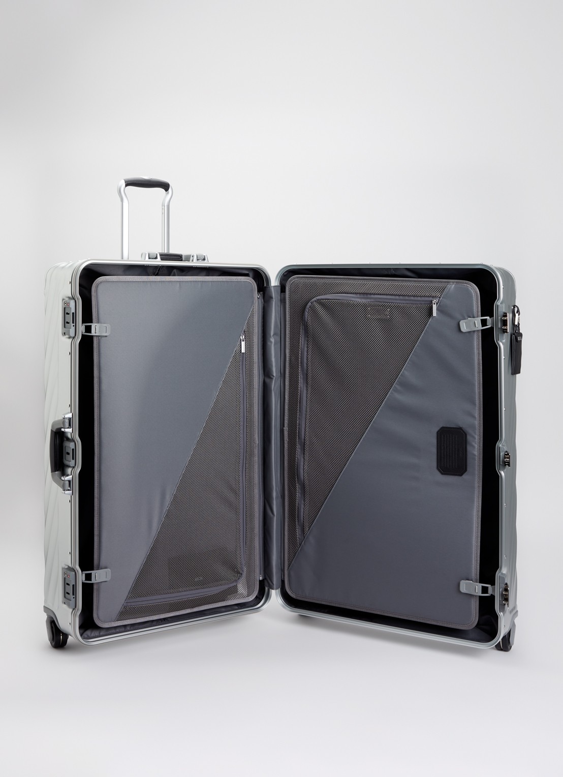 TUMI 19 Degree Aluminium Worldwide Trip spinner 86,5 cm  - voorkant 2 zilver