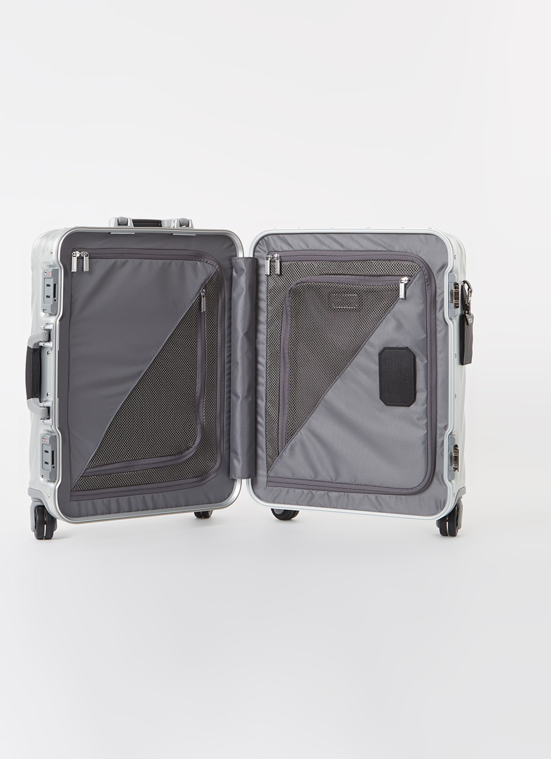 TUMI 19 Degree Continental Carry-On spinner 56 cm - detail 2 zilver