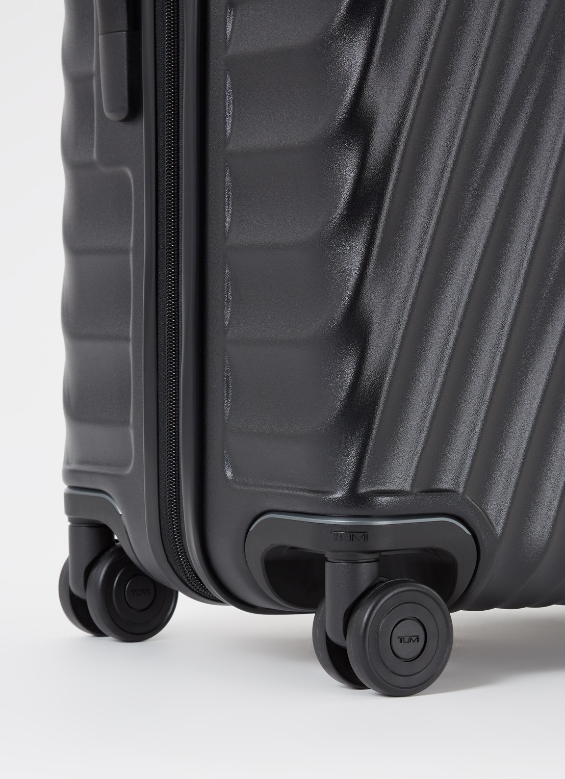 TUMI 19 Degree Extended Trip vergrootbare spinner 77,5 cm  - detail zwart