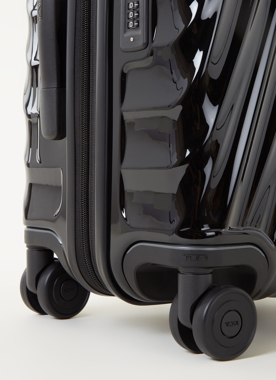 TUMI 19 Degree International vergrootbare  spinner 56 cm - detail zwart